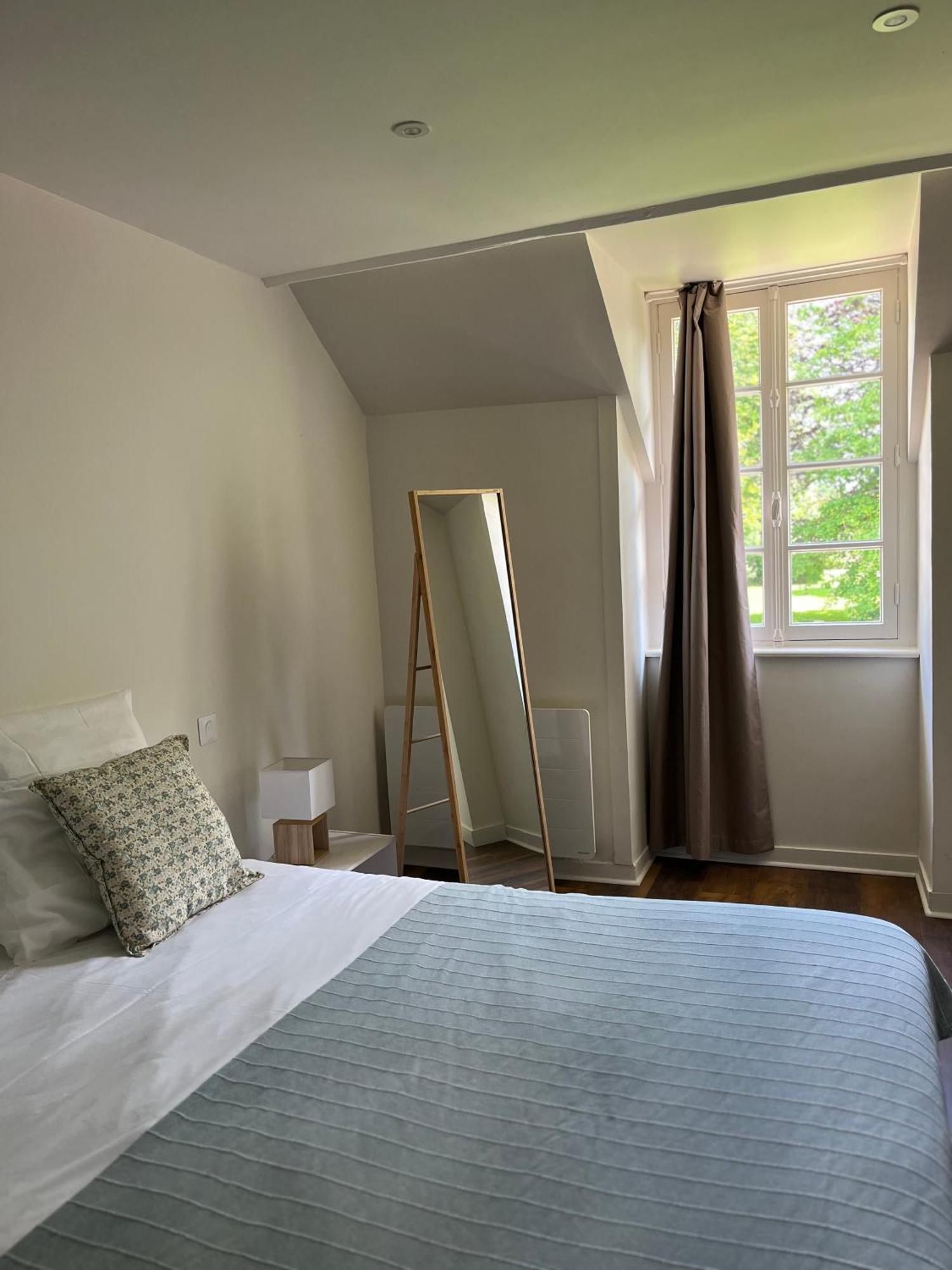 Bed and Breakfast Abbaye De Blanchelande Neufmesnil Zimmer foto