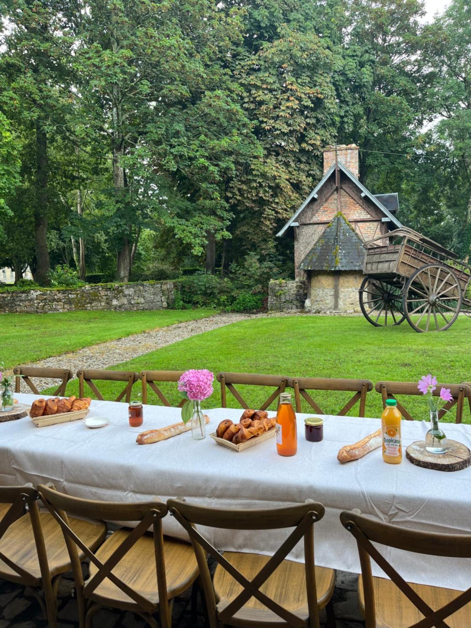 Bed and Breakfast Abbaye De Blanchelande Neufmesnil Exterior foto